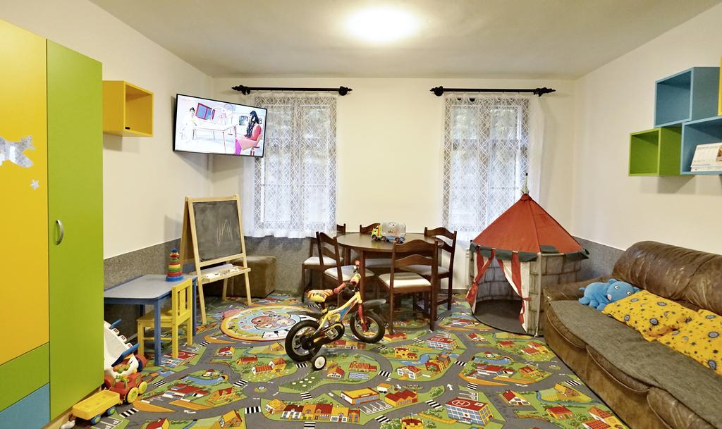 Svoboda nad Úpou Penzion Family מראה חיצוני תמונה